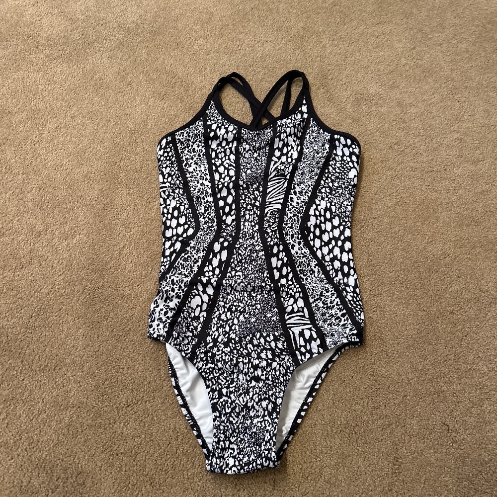 Sylvia P Leo-size adult small